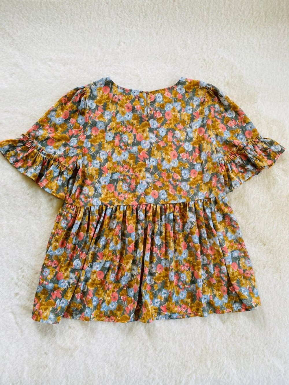 Hayden Floral Blouse Size M Flutter Sleeves Relaxed Fit Excellent Condition - Picture 6 of 9